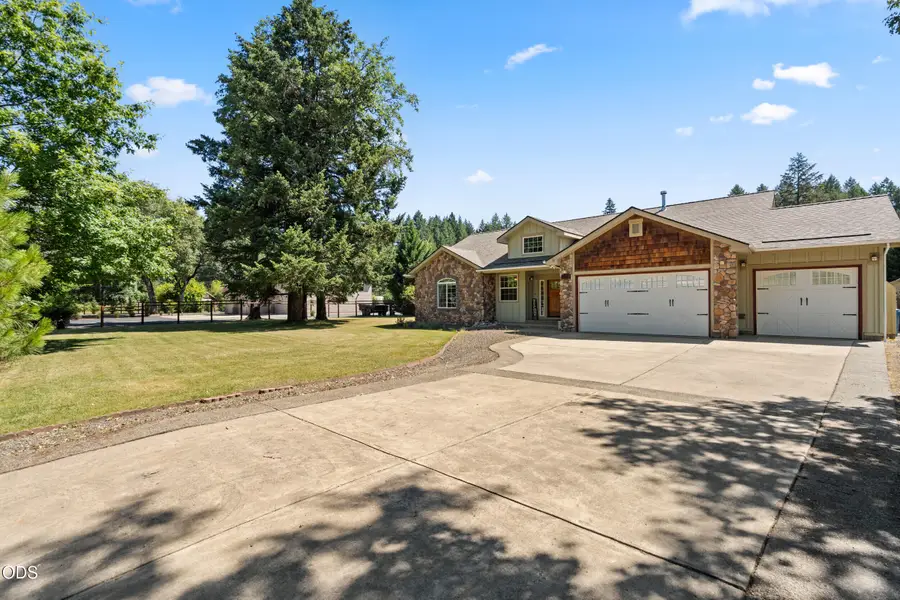 523 E Forks Circle, Cave Junction, OR 97523 - #3