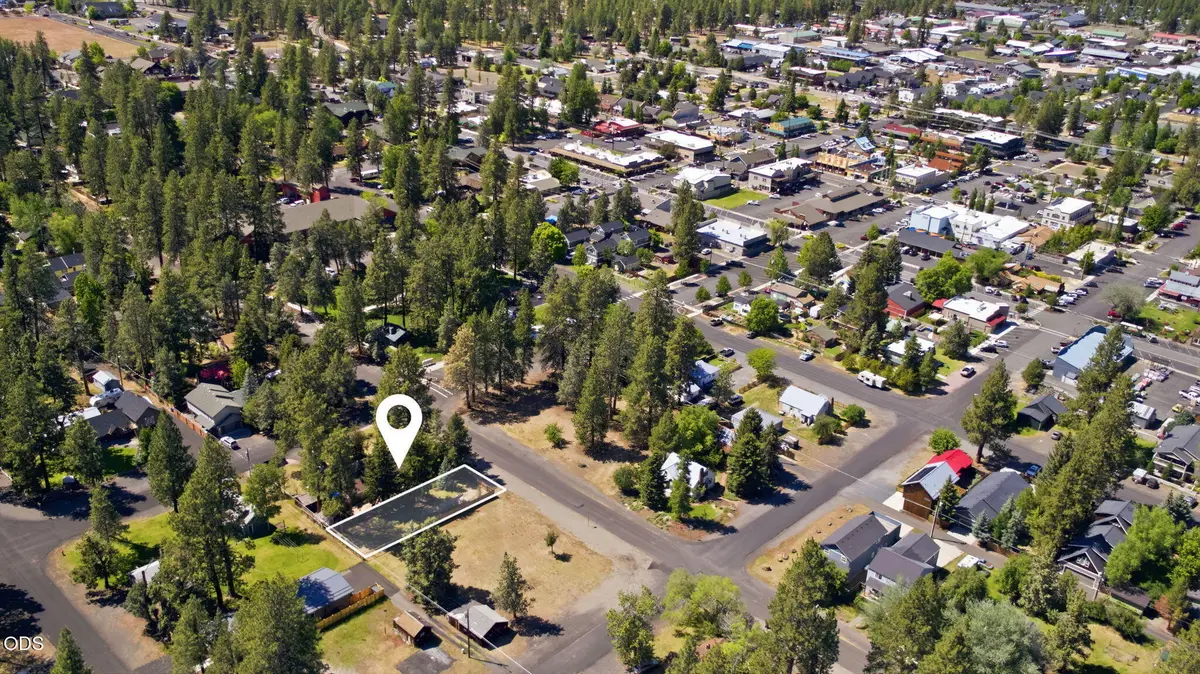 243 E Jefferson Avenue, Sisters, OR 97759 - #1