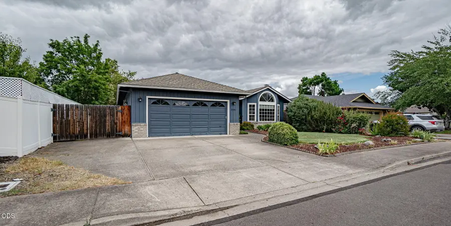 3281 Ford Drive, Medford, OR 97504 - #2