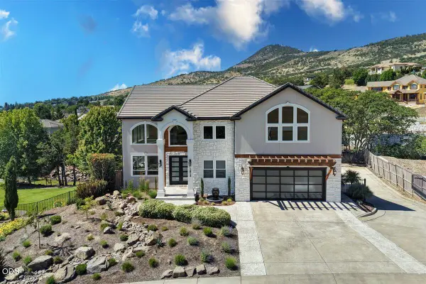 1013 Roxy Ann Road, Medford, OR 97504