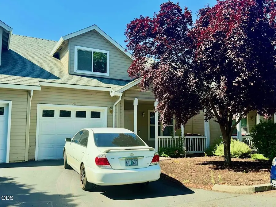 1902 Pebble Way, Medford, OR 97504 - #3