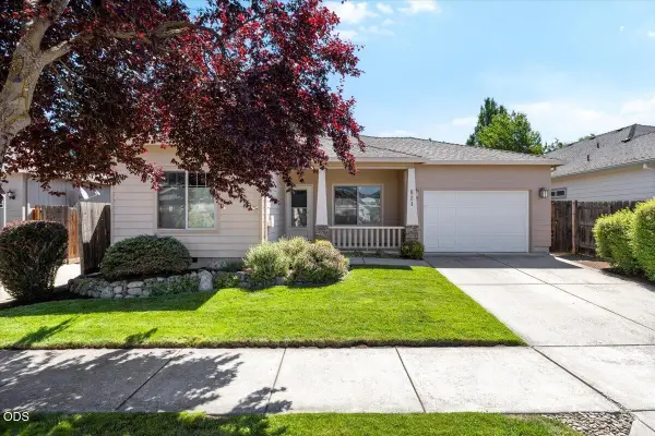 821 Isherwood Drive, Central Point, OR 97502
