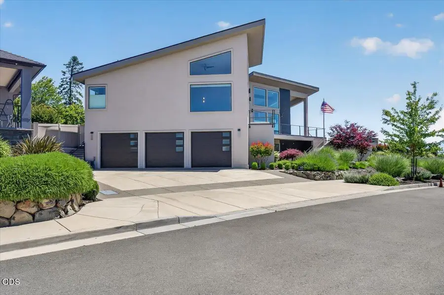 1812 Plateau Drive, Medford, OR 97504 - #3