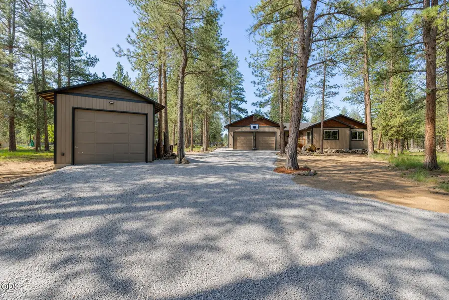 15917 Pinion Jay Lane, Sisters, OR 97759 - #2