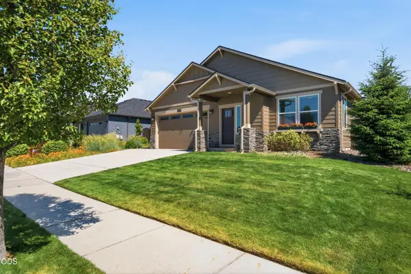 4452 SW Salmon Place, Redmond, OR 97756