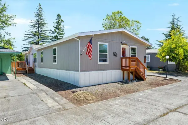 872 Mindy Sue, Medford, OR 97501