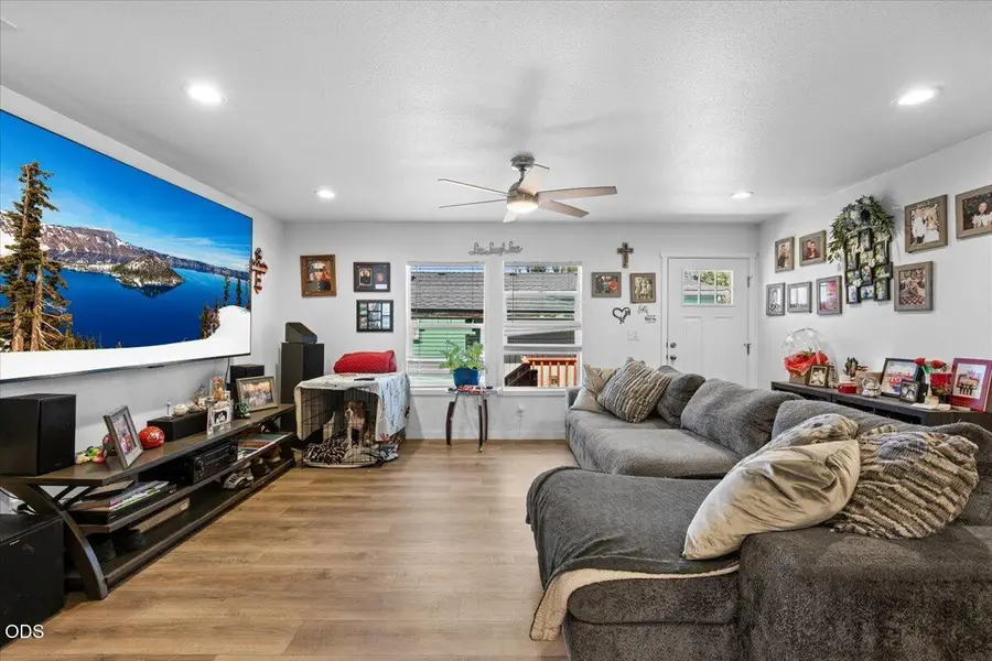 872 Mindy Sue, Medford, OR 97501 - #3