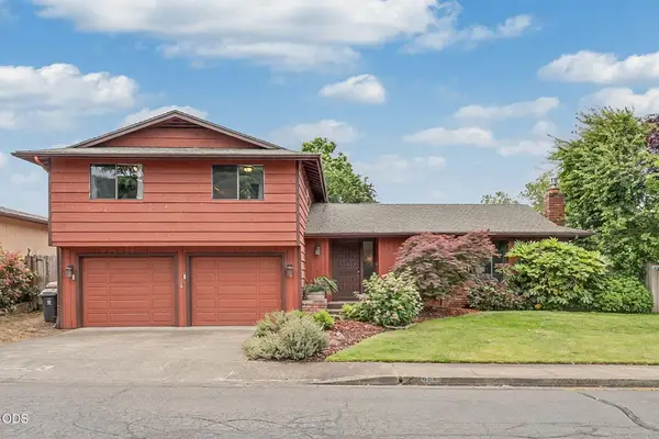 962 NE 11th Street, Grants Pass, OR 97526