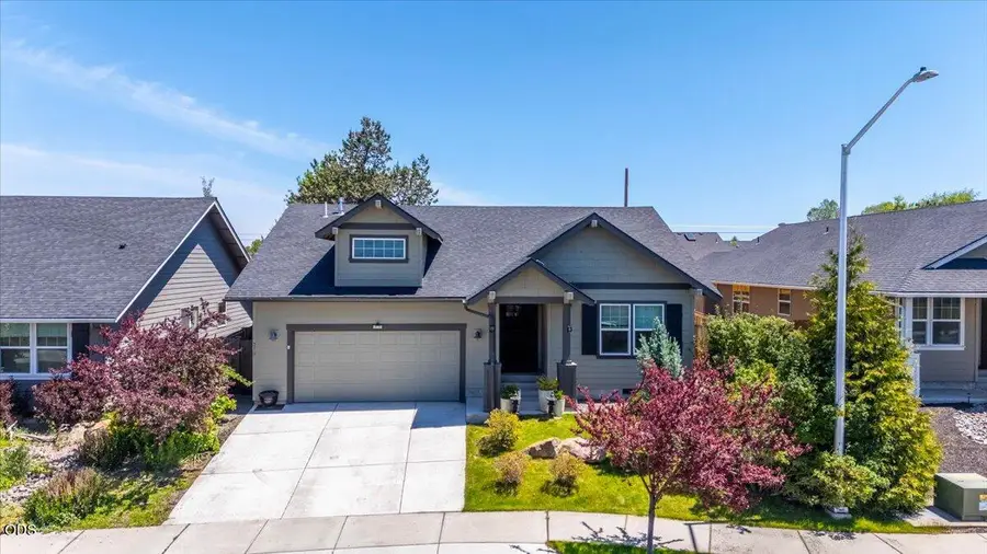 270 NW 33rd Street, Redmond, OR 97756 - #2