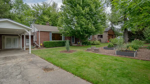 135 S Keene Way Drive, Medford, OR 97504