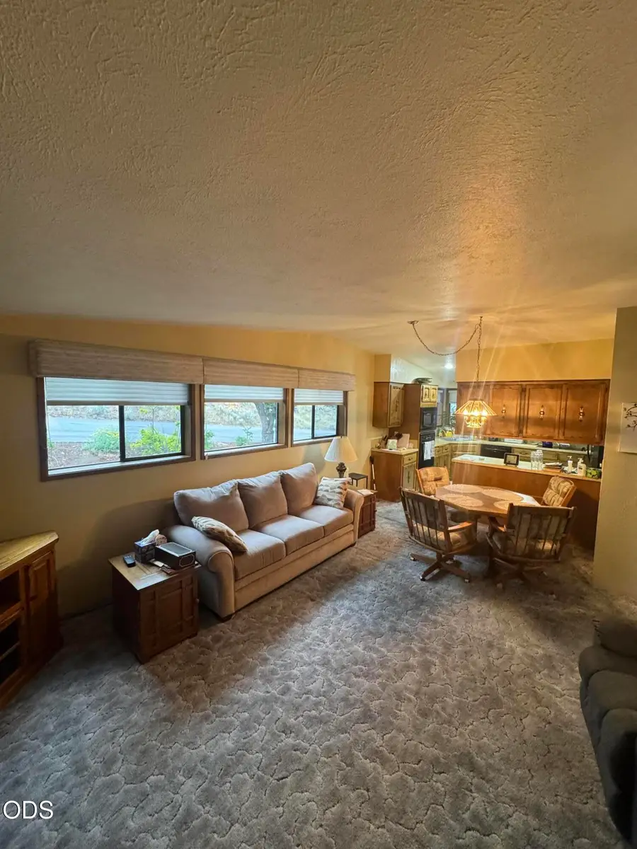 2080 Terrace Avenue, Klamath Falls, OR 97601 - #2