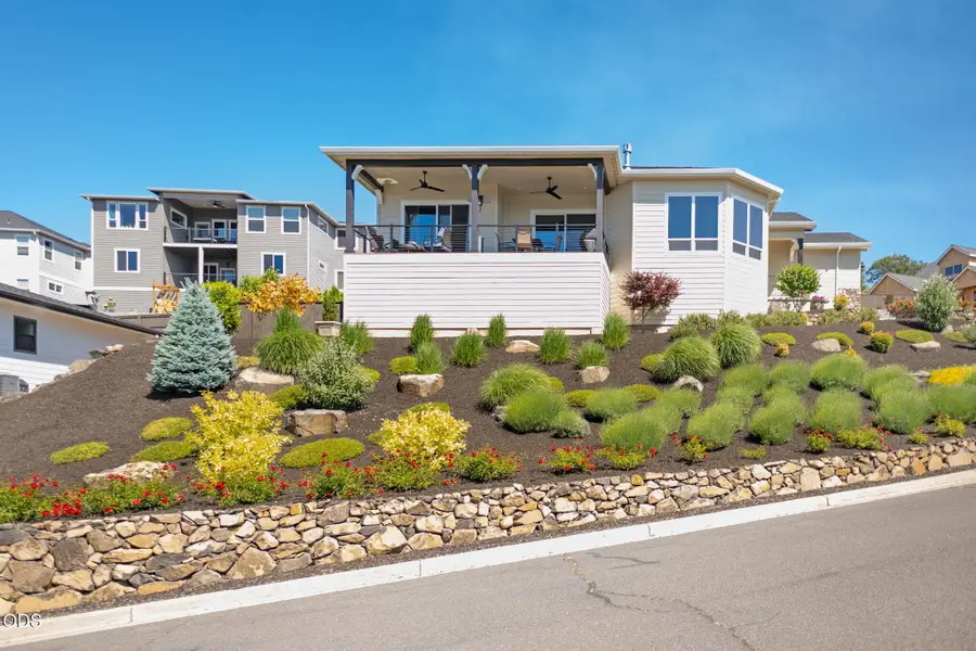 547 W La Strada Circle, Medford, OR 97504 - #2