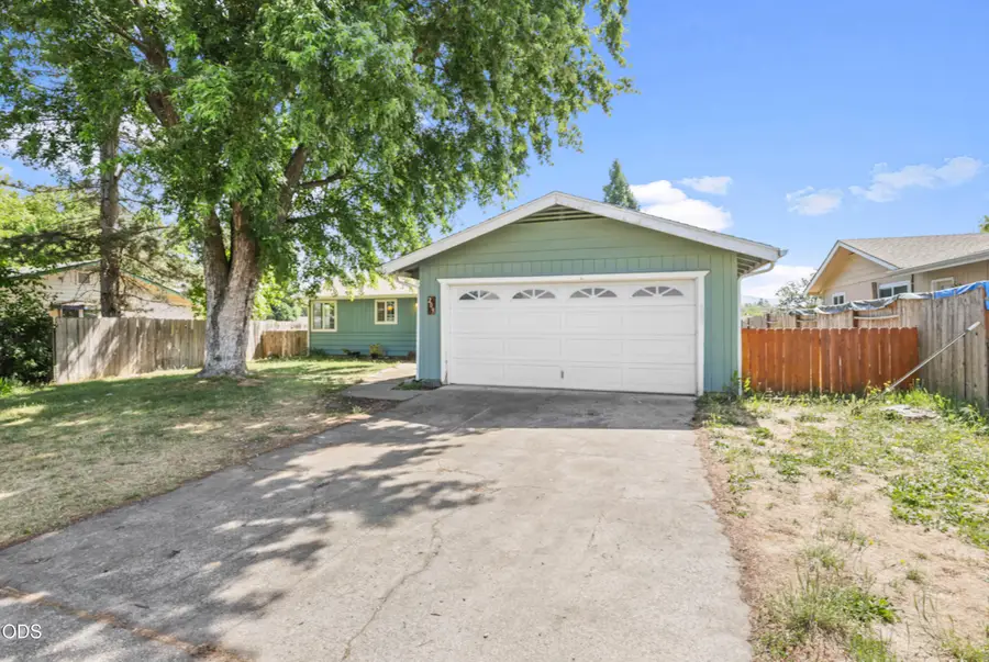 209 Coral Circle, Phoenix, OR 97535 - #2