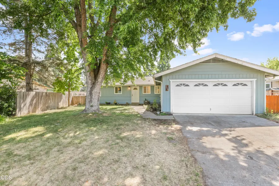 209 Coral Circle, Phoenix, OR 97535 - #3