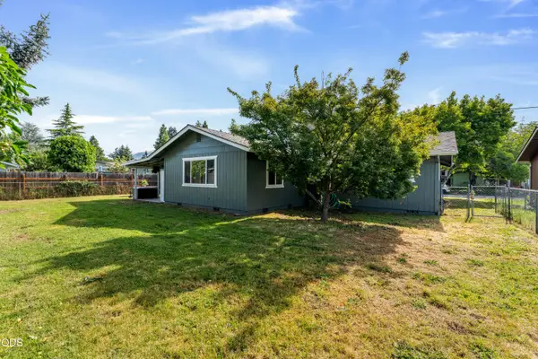 1120 SW Cottonwood Street, Grants Pass, OR 97526