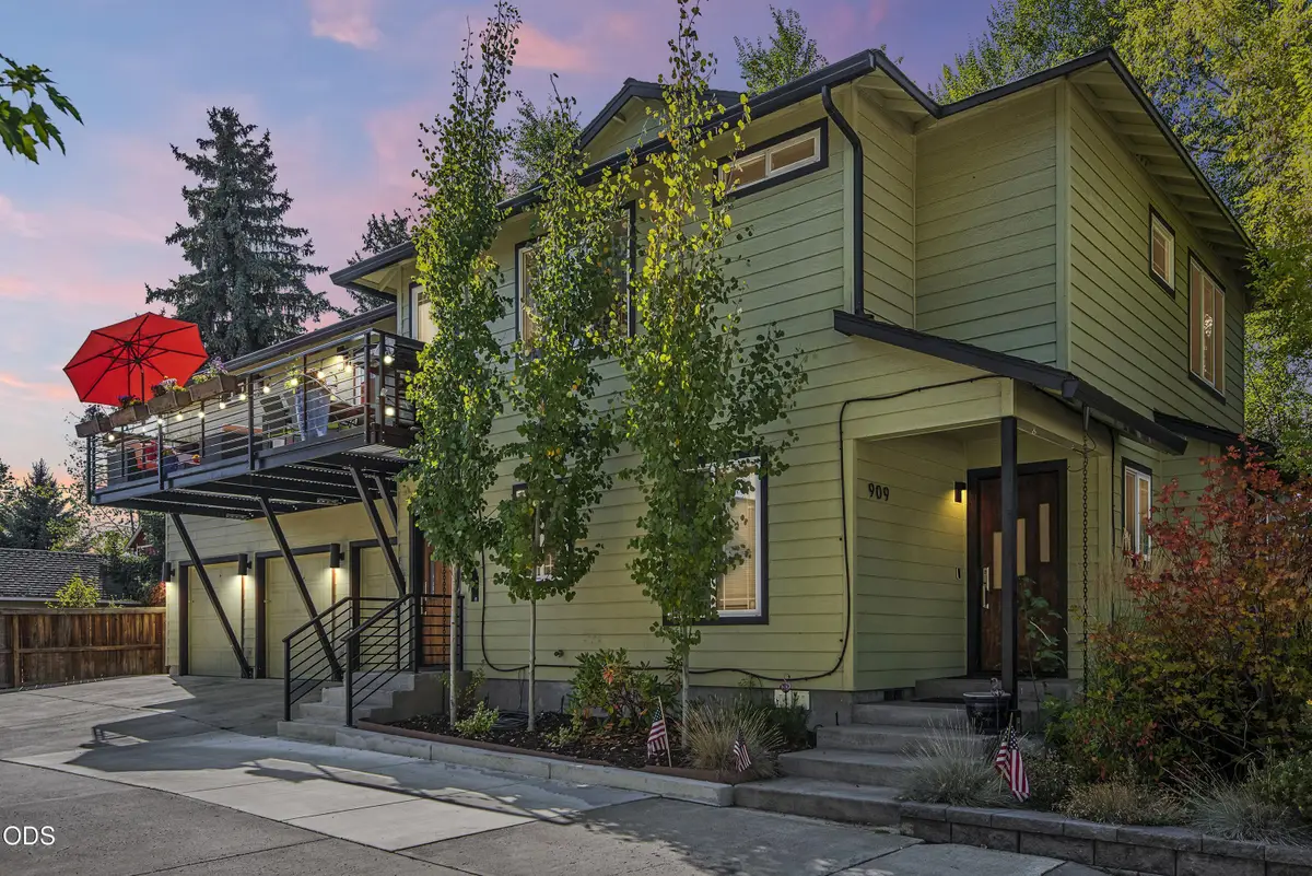 909 NW Delaware Avenue, Bend, OR 97703 - #1
