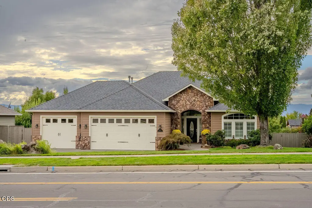 410 Lone Oak Drive, Medford, OR 97504 - #1