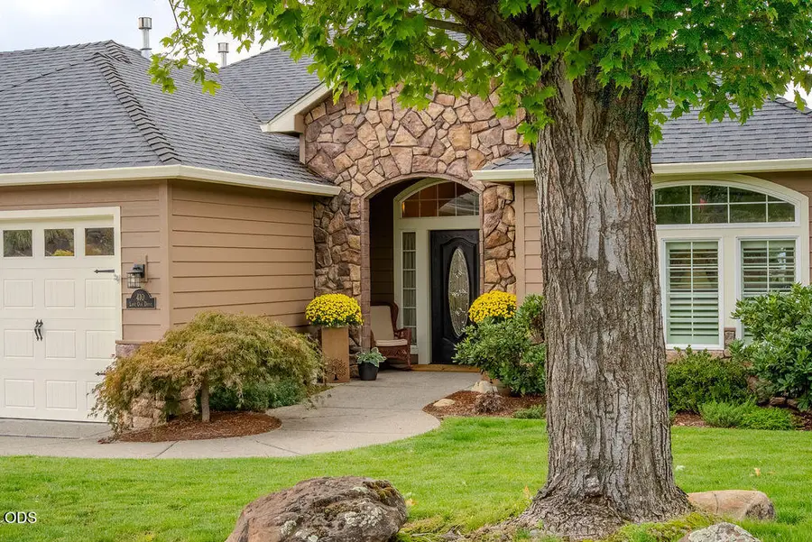 410 Lone Oak Drive, Medford, OR 97504 - #2