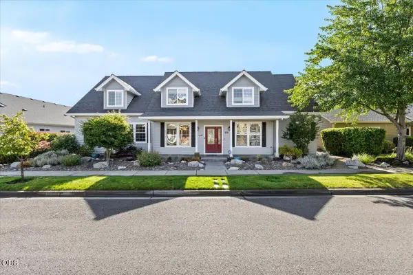 928 Buck Point Street, Central Point, OR 97502