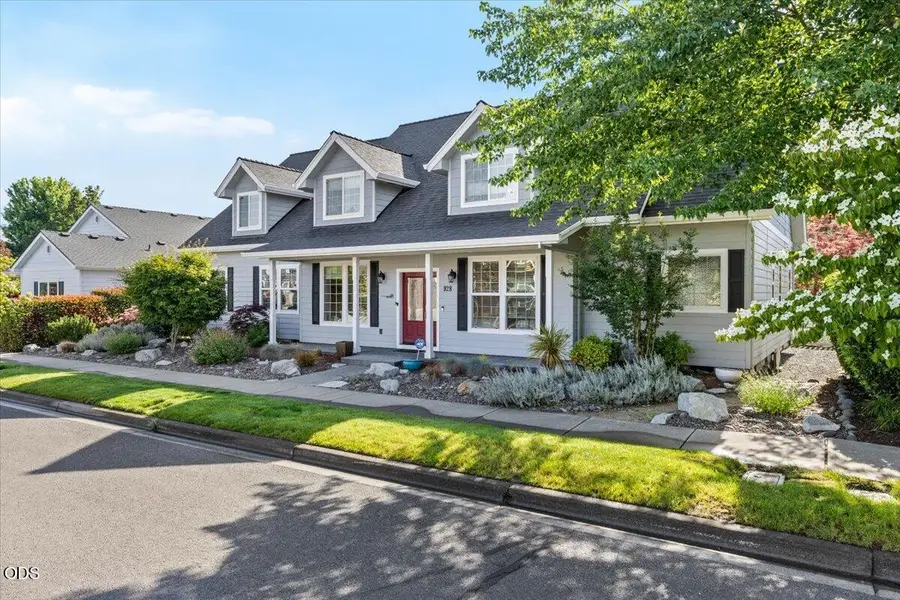 928 Buck Point Street, Central Point, OR 97502 - #2