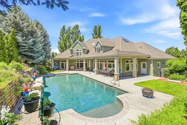 631 7th Fairway Drive, Medford, OR 97504