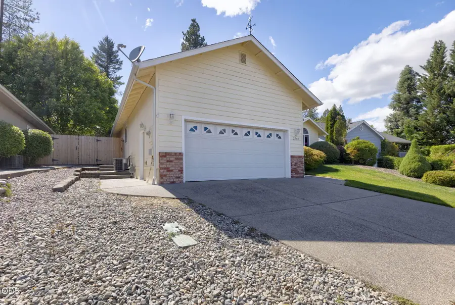 2738 SW Trinity Way, Grants Pass, OR 97527 - #3