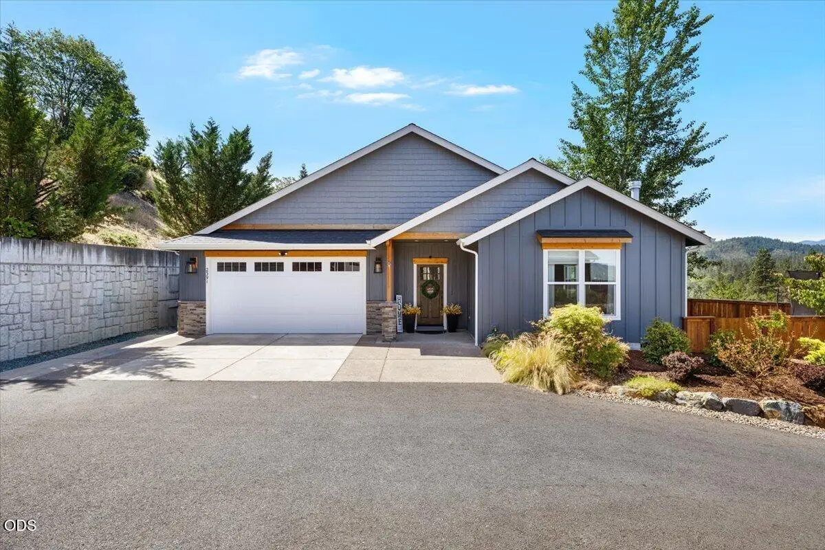 2391 Robertson Crest, Grants Pass, OR 97527 - #1