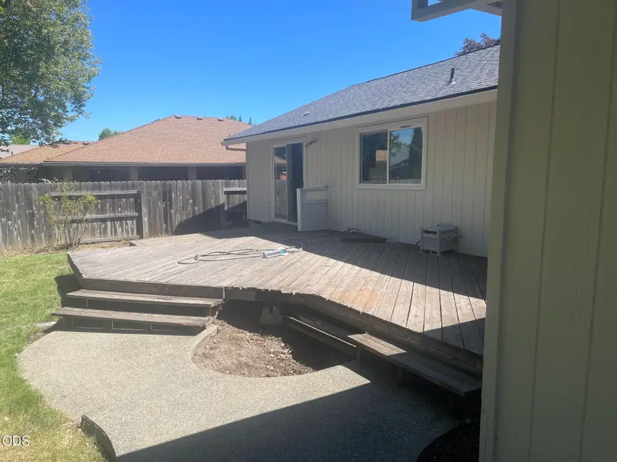 1141 N Modoc Avenue, Medford, OR 97504 - #2