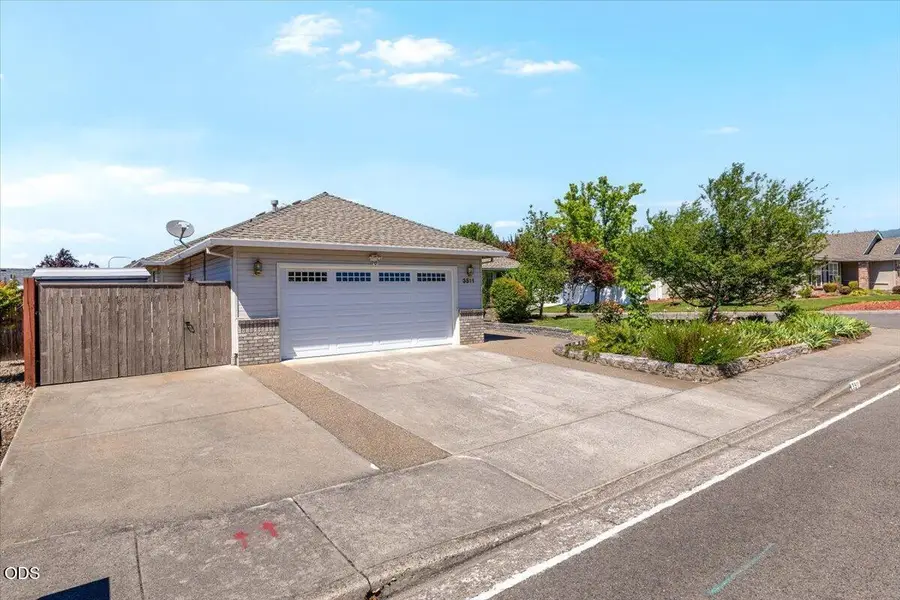 3511 Blue Blossom Drive, Medford, OR 97504 - #3