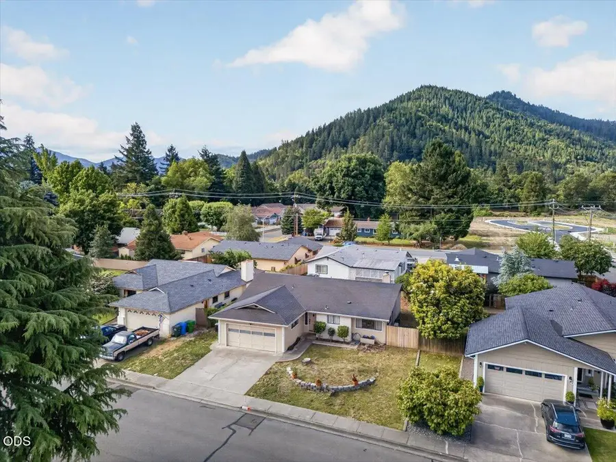 102 Hickory Drive, Rogue River, OR 97537 - #2