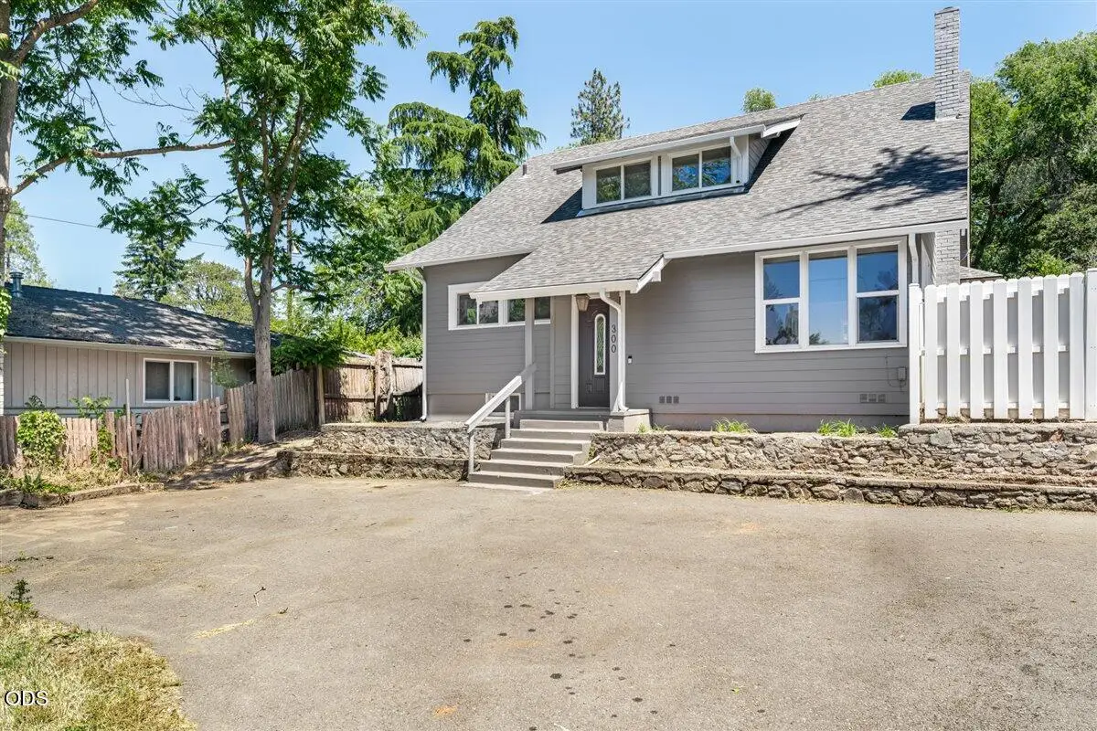 300 Sunrise Avenue, Medford, OR 97504 - #1