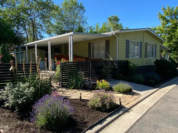 4624 S Pacific Highway #UNIT 34, Phoenix, OR 97535