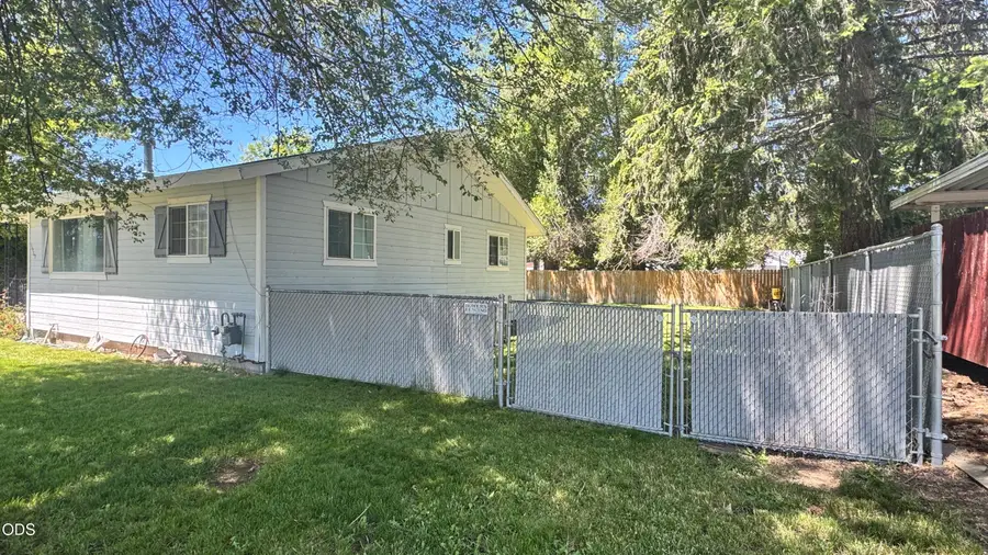 5989 Delaware Avenue, Klamath Falls, OR 97603 - #3