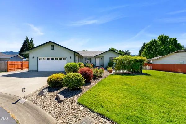 1445 SW Silver Maple Way, Grants Pass, OR 97526