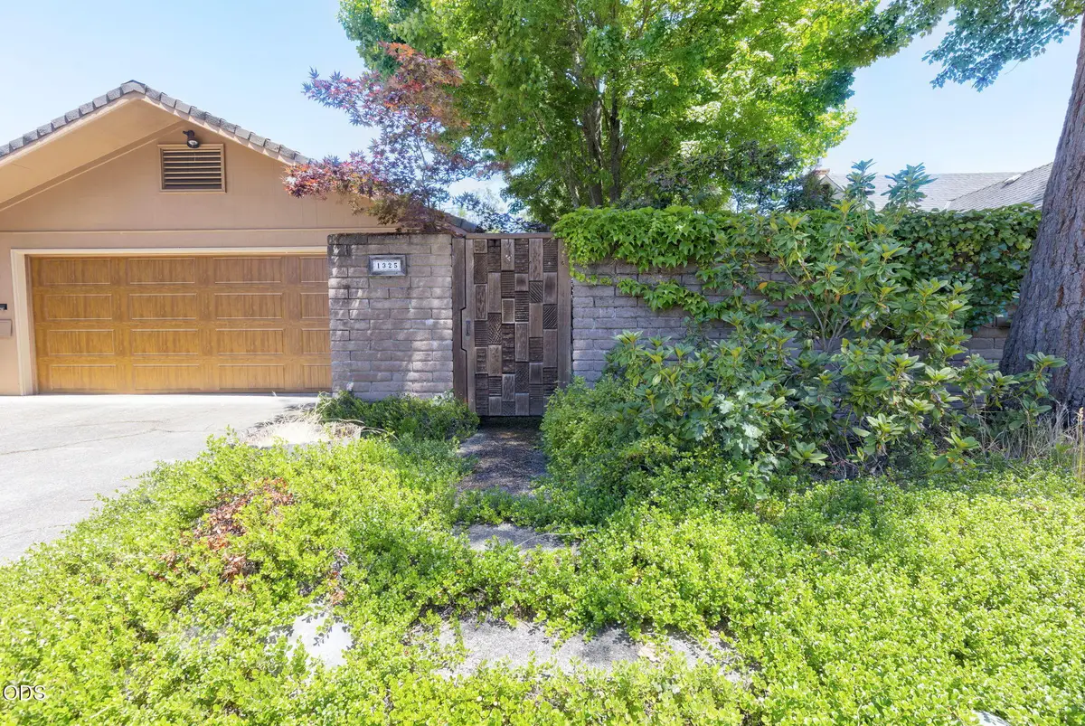 1325 NW Lawnridge Avenue, Grants Pass, OR 97526 - #1