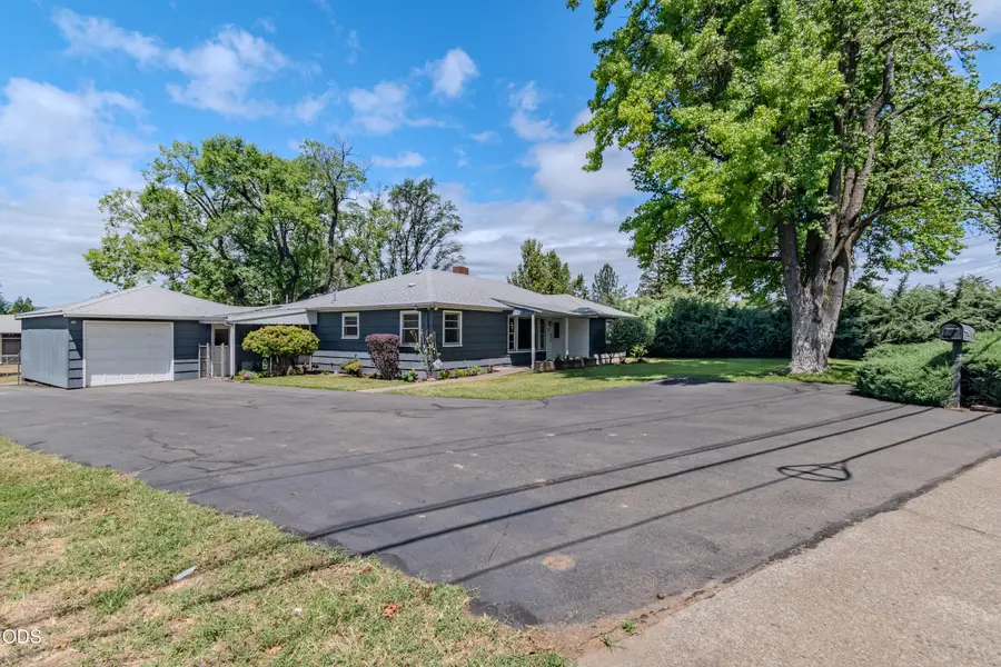 1375 Crater Lake Avenue, Medford, OR 97504 - #2