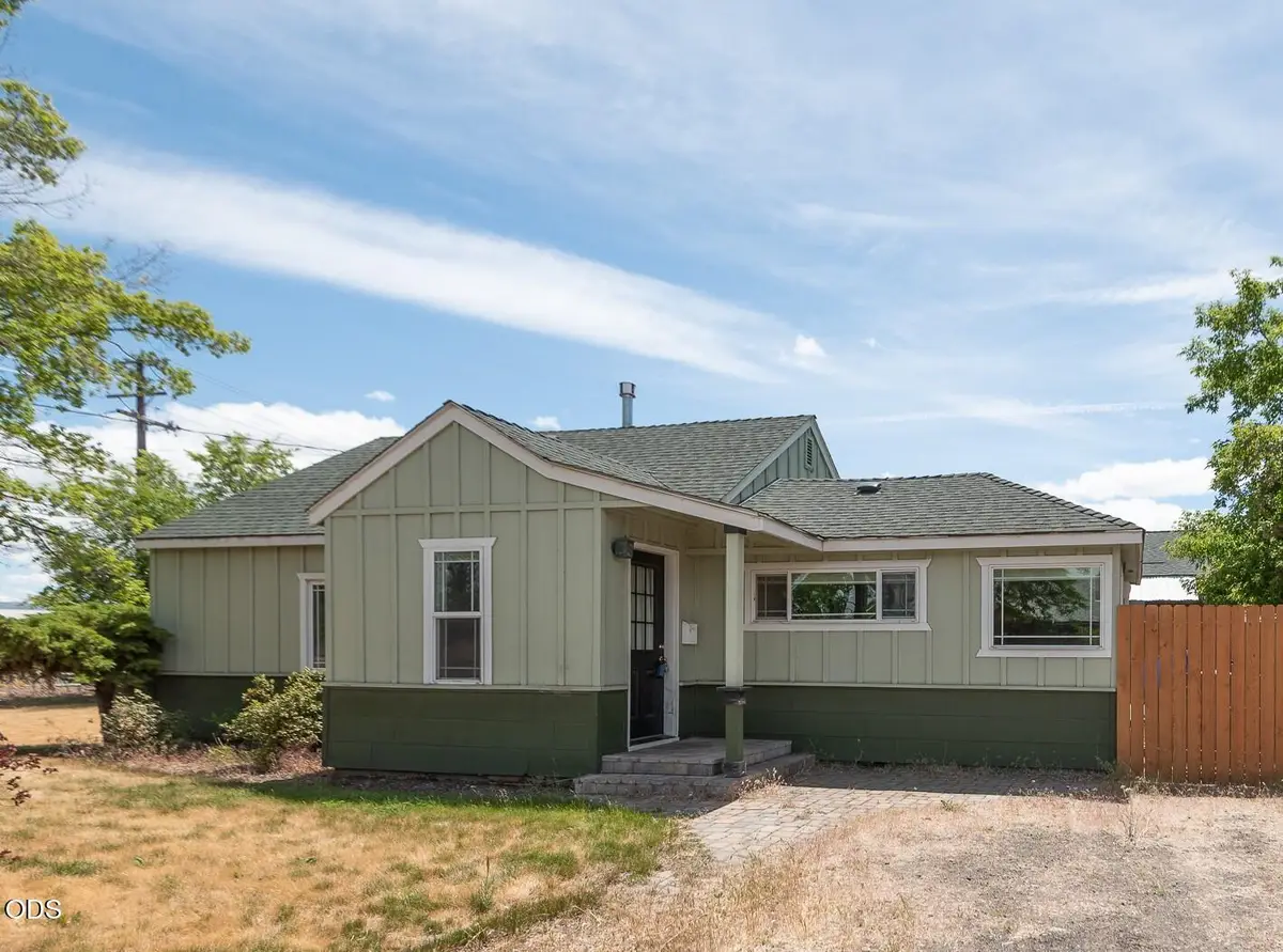 108 NW Dogwood Avenue, Redmond, OR 97756 - #1