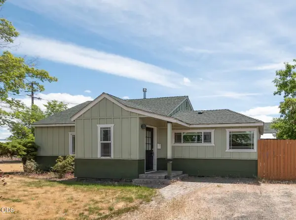 108 NW Dogwood Avenue, Redmond, OR 97756