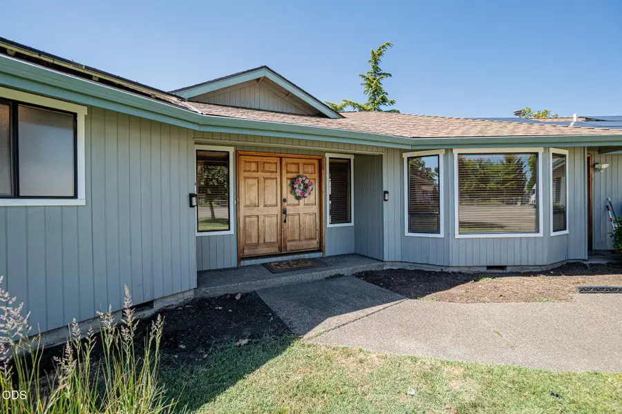 5247 Dobrot Way, Central Point, OR 97502 - #2