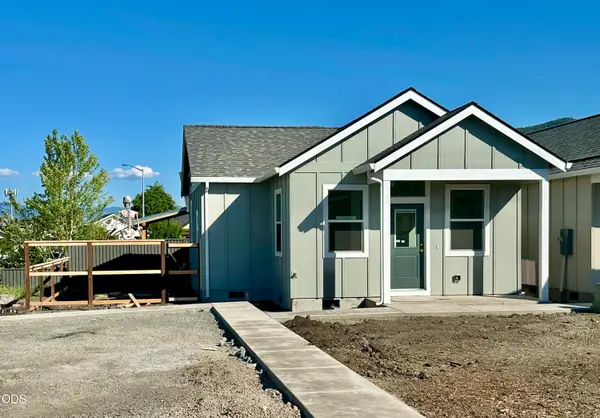 210 Gangnes Drive, Talent, OR 97540