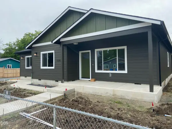 126 Lorraine Avenue, Eagle Point, OR 97524