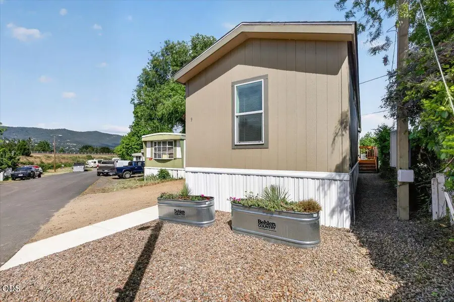 1235 N Mountain Avenue #UNIT 9, Ashland, OR 97520 - #3