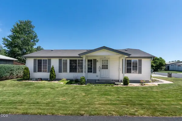 811 NE Paiute Court, Redmond, OR 97756