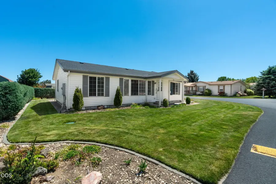 811 NE Paiute Court, Redmond, OR 97756 - #3