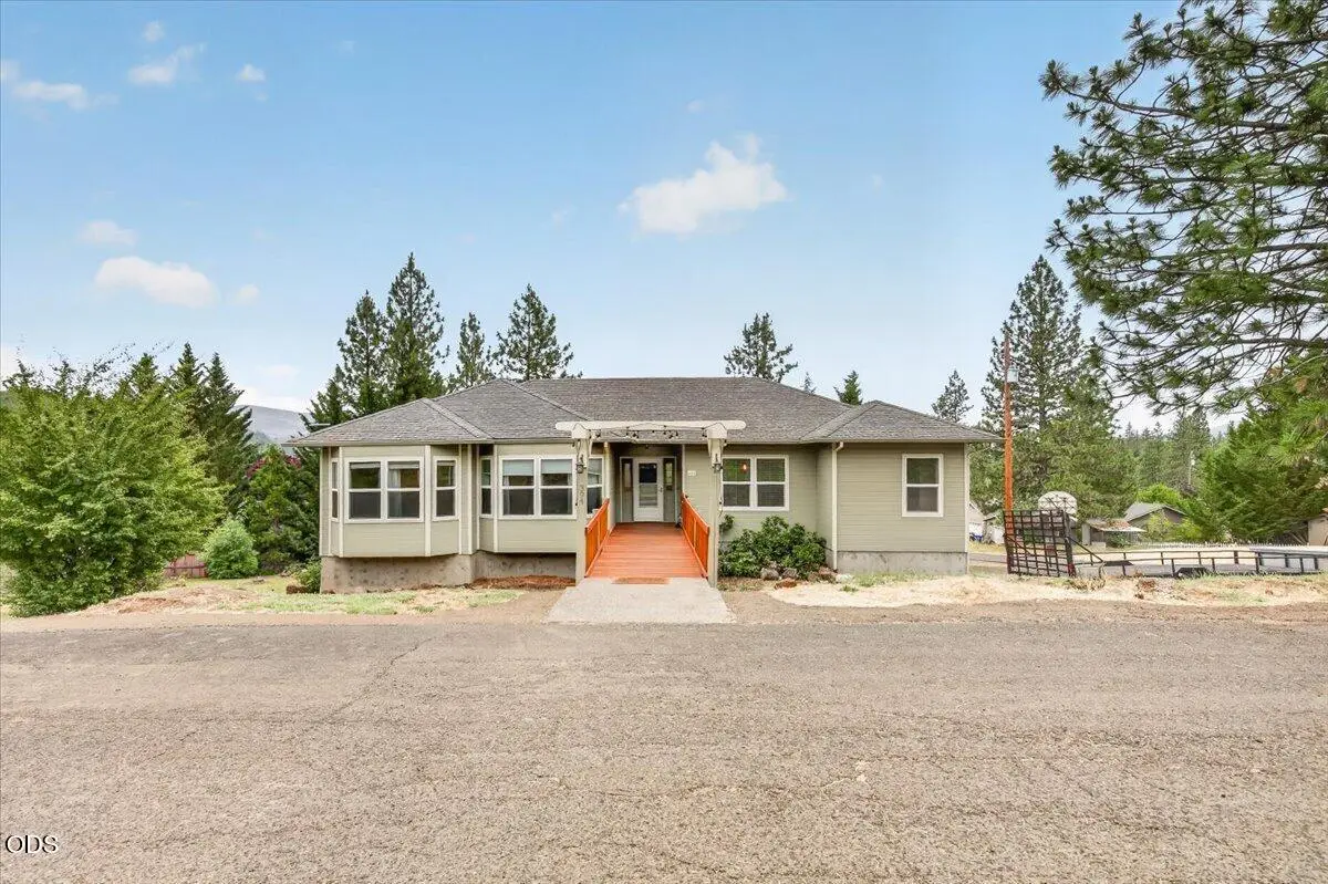 394 Pinetop Terrace, Shady Cove, OR 97539 - #1