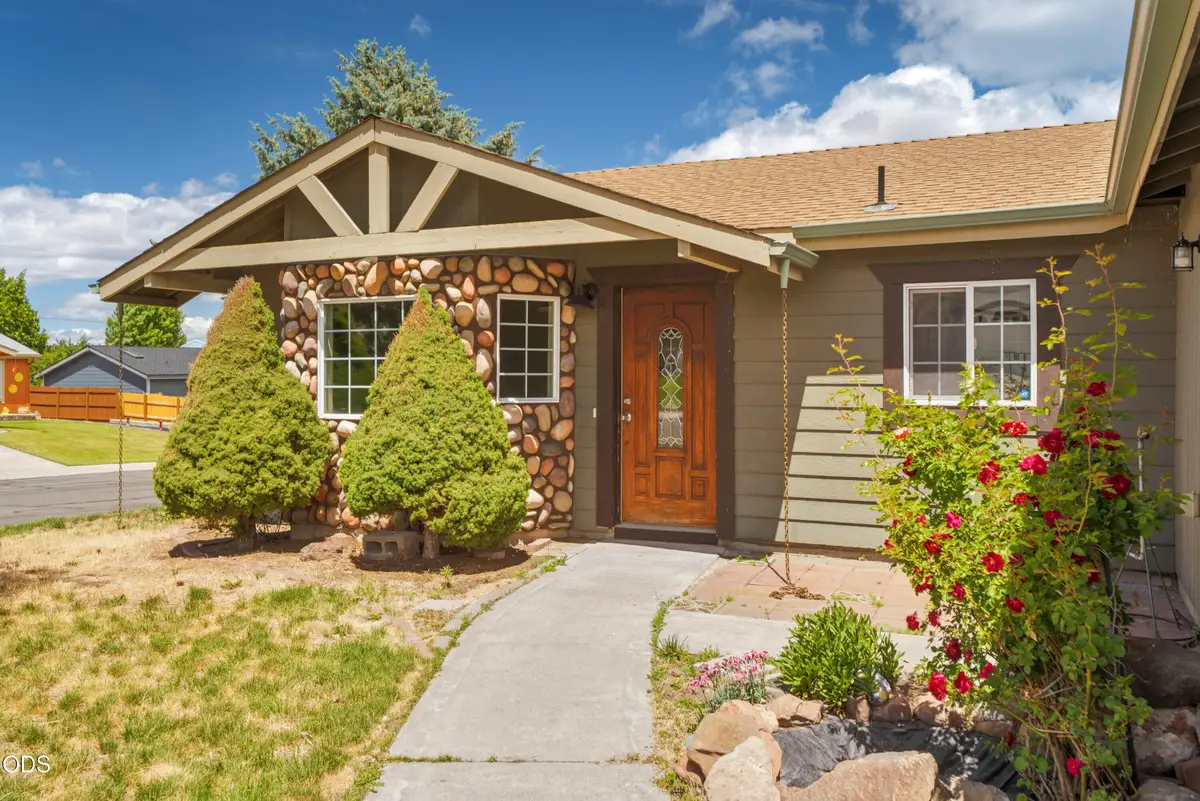56 SE L Street Loop, Madras, OR 97741 - #1