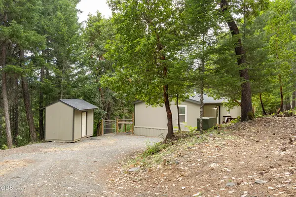 308 Limpy Creek Road, Grants Pass, OR 97527