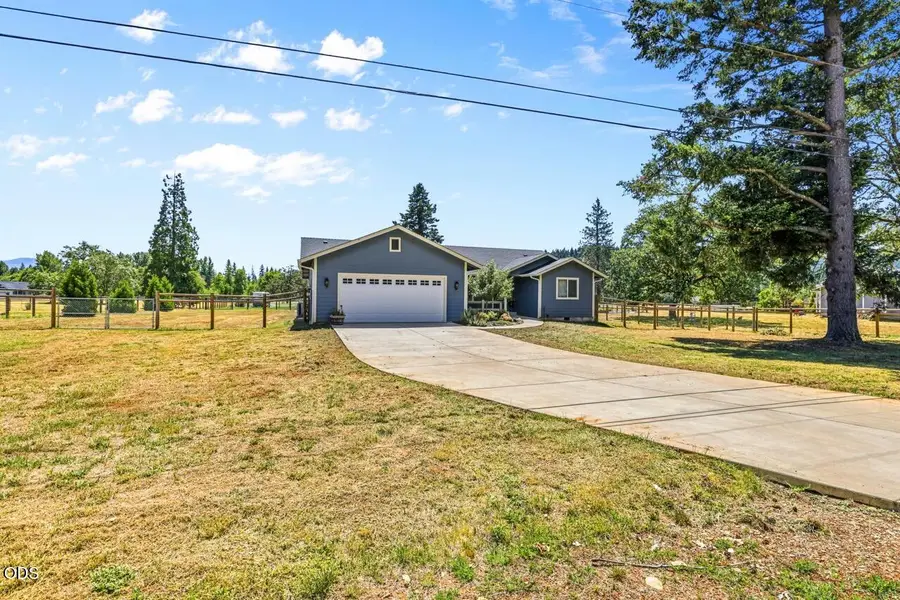 531 Schumacher Street, Cave Junction, OR 97523 - #2