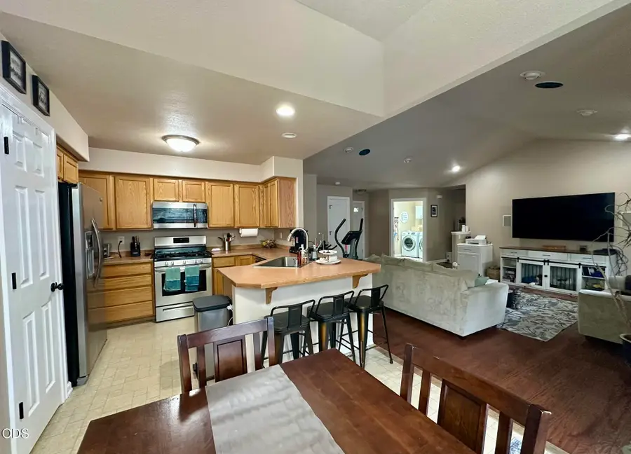 2142 NW Elm Avenue, Redmond, OR 97756 - #3