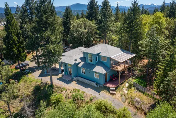 118 Airport Drive, Cave Junction, OR 97523